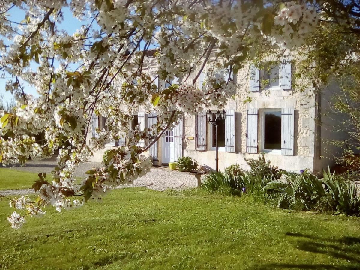 Maison Lavande Bed and Breakfast Saint-Jean-dʼAngély Εξωτερικό φωτογραφία
